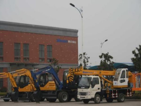 润州区吊车出租_作业前吊车司机要做一些安全检查